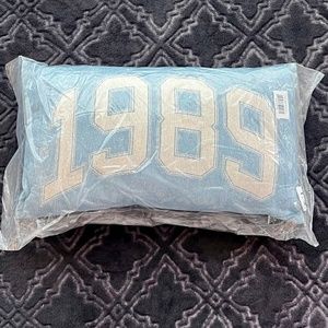 Sealed Taylor Swift 1989 Throw Pillow 1989 Taylor's Version w/ Free Confetti!
